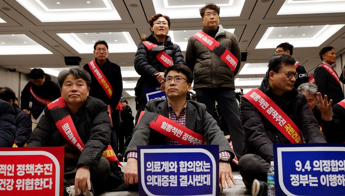 Güney Kore'de doktor grevi: Tabipler birliğine baskın düzenlendi