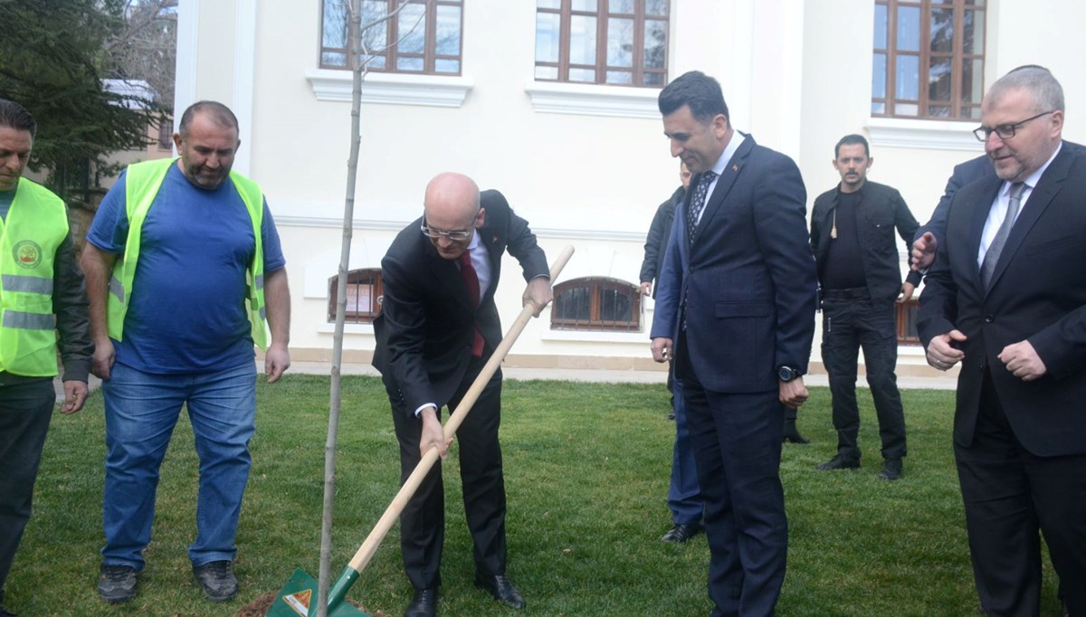 Hazine ve Maliye Bakanı Şimşek, Bilecik'te ziyaretlerde bulundu