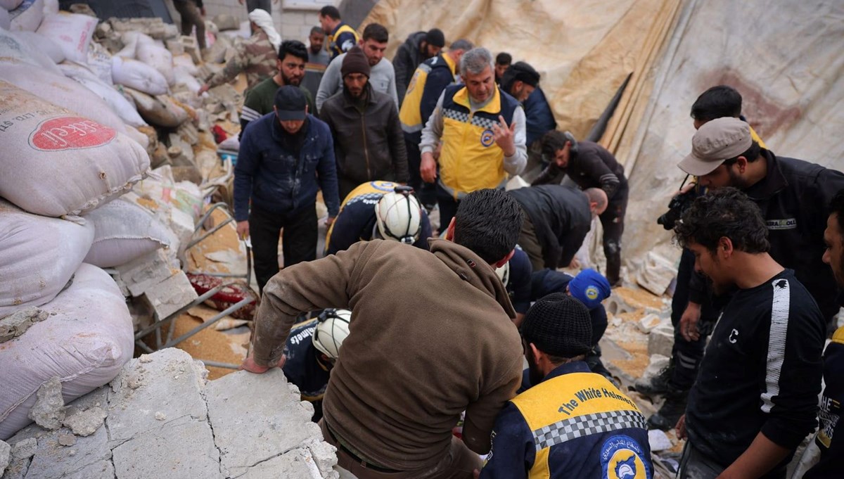 İdlib'de eğitim çadırının üstüne duvar çöktü, 5 çocuk hayatını kaybetti