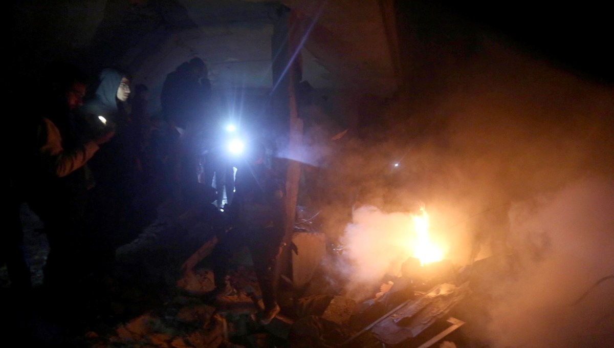 İsrail'in Gazze Şeridi'ne saldırıları sürüyor: Bir gecede en az 80 Filistinli hayatını kaybetti