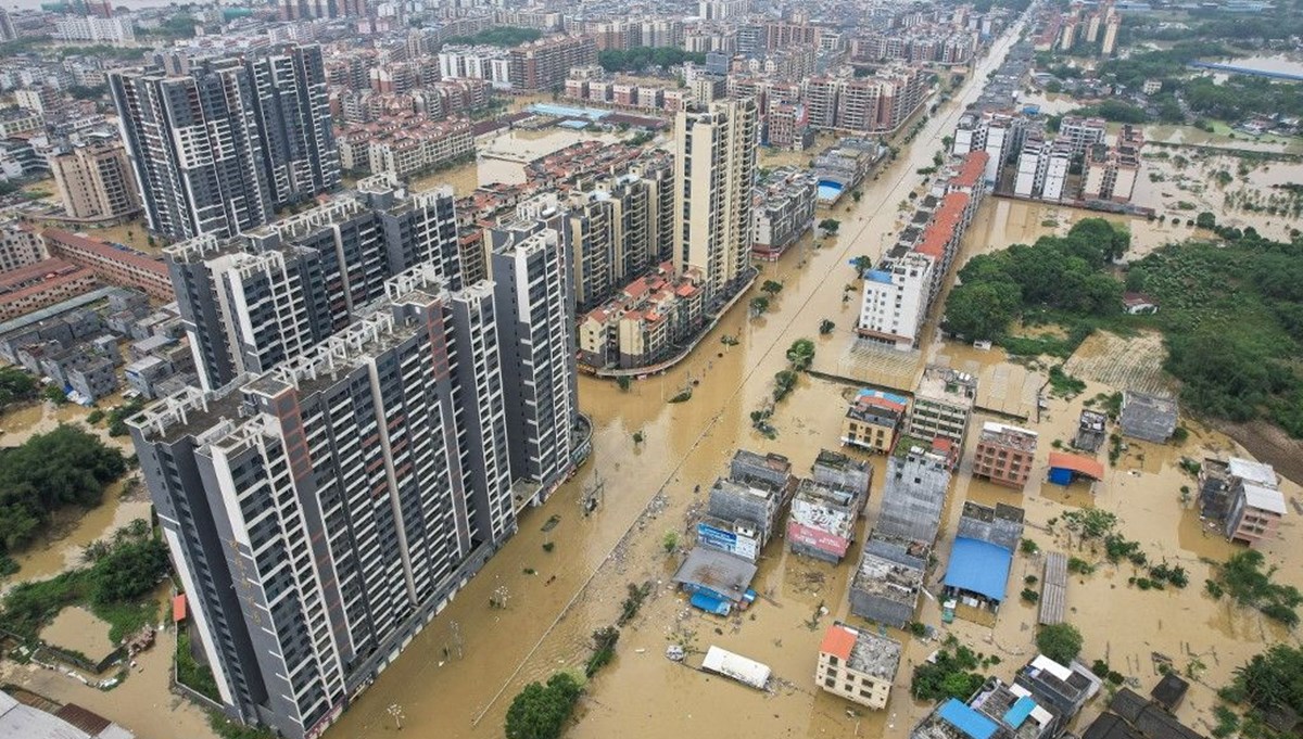 Çin'i sel vurdu: 4 kişi öldü, evler sular altında kaldı