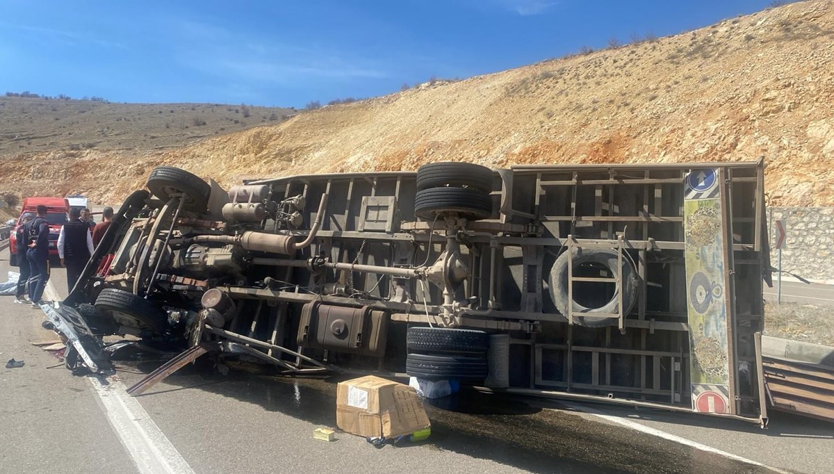 Malatya'da kamyon devrildi: 1 ölü, 1 yaralı