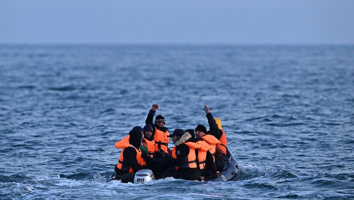 Manş Denizi'nde izdiham: 5 göçmen hayatını kaybetti