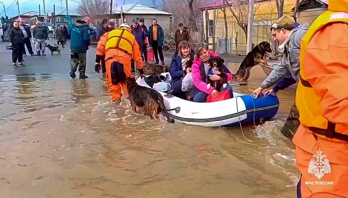 Rusya'da acil durum ilanı: 6 bin 300 ev sular altında kaldı