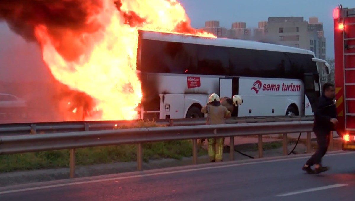 SON DAKİKA HABERİ: TEM Otoyolu'nda otobüs yangını