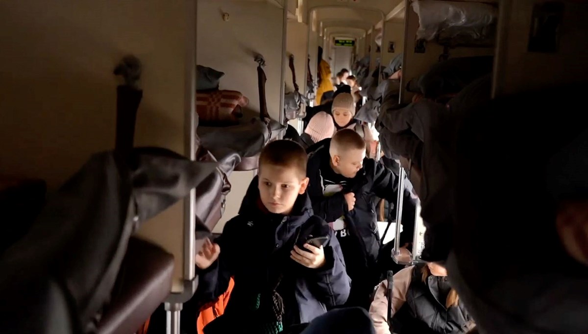 Ukrayna saldırılarının sürdüğü Belgorod'dan 5 bin çocuk tahliye edildi