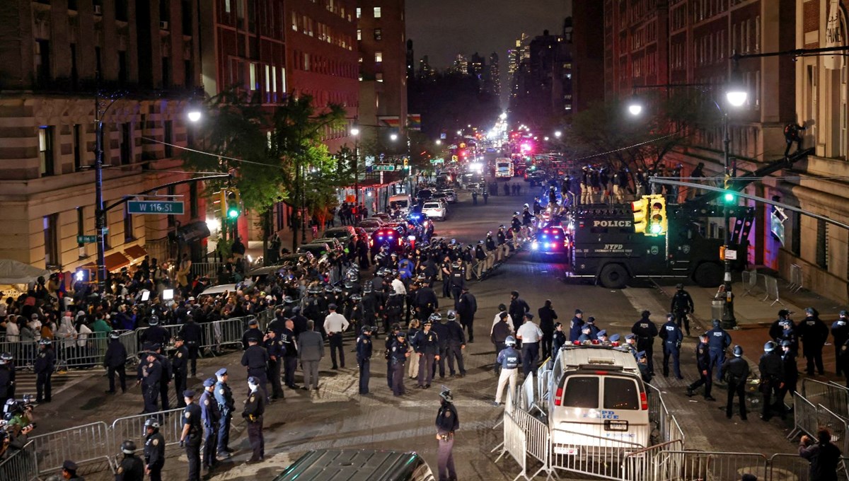 ABD öğrenci protestoları: Üniversitesi binasını işgal eden öğrencilere polis müdahalesi