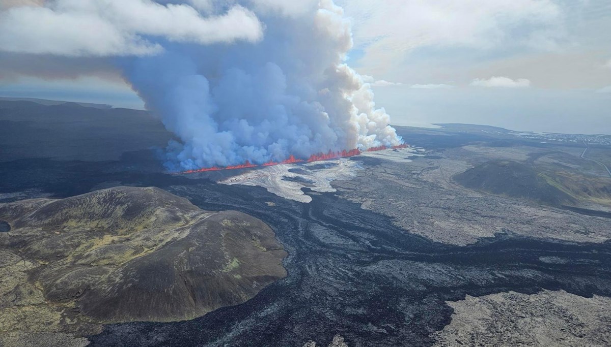 Bu yıl 4. kez oldu: İzlanda'nın Reykjanes Yarımadası'nda yanardağ patlaması