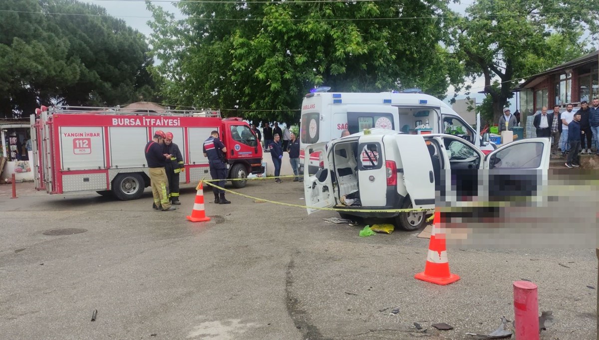 Bursa'da feci kaza: 3 ölü, 4 yaralı