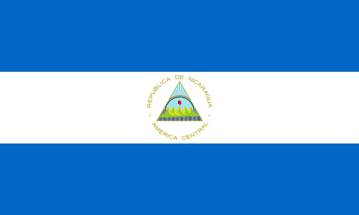 Nikaragua, bayrağındaki gökkuşağında küçük bir mor renk yer alıyor.