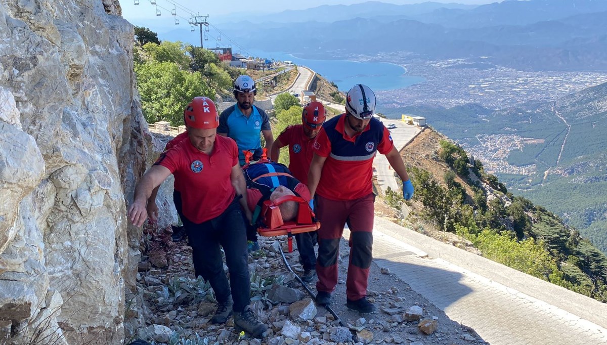 Fethiye'de yamaç paraşütü kazası: Kayalıklarda asılı kaldı