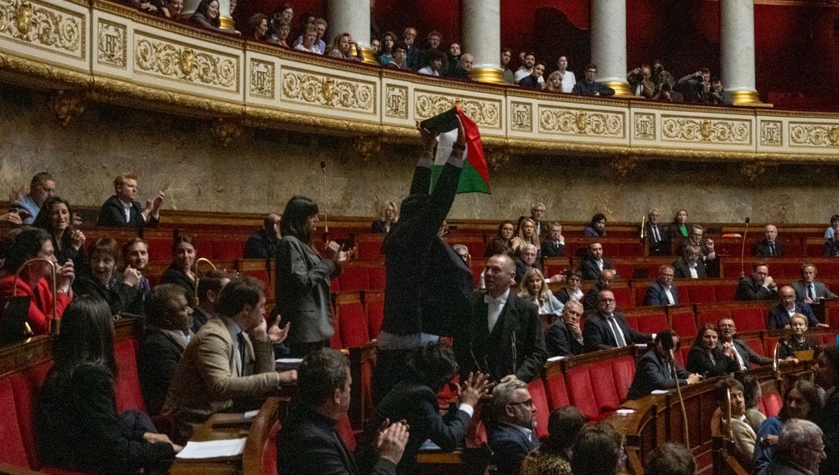 Fransa parlamentosunda Filistin protestosu