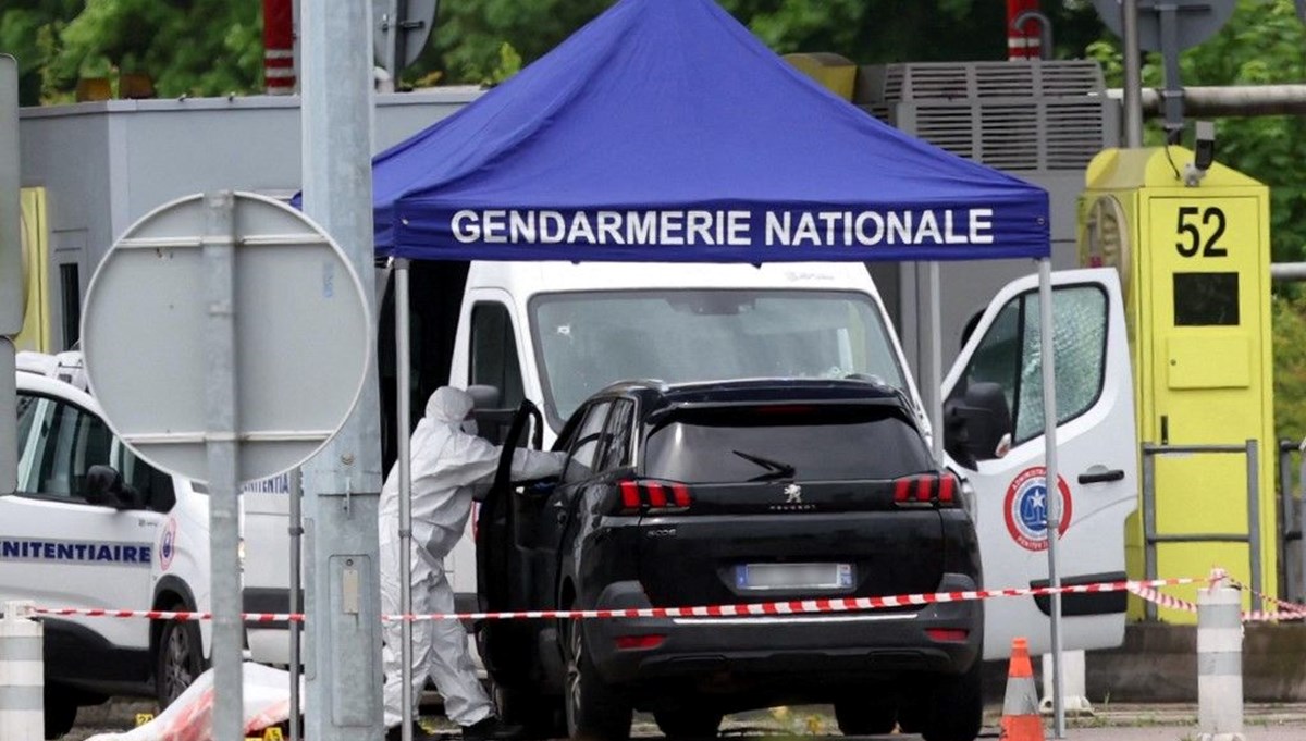 Fransa'da cezaevi aracına pusu: Üç gardiyan öldü, çete lideri kaçırıldı