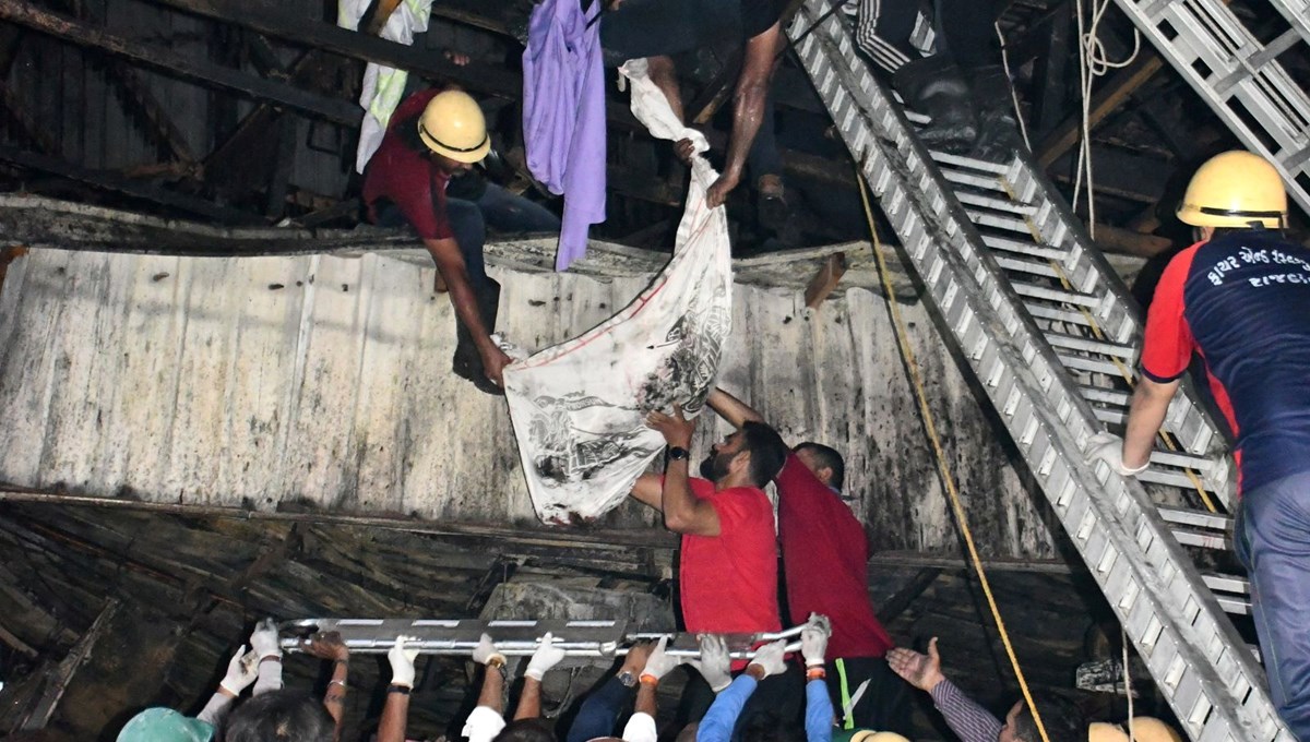 Hindistan'da lunaparkta yangın: 27 kişi öldü