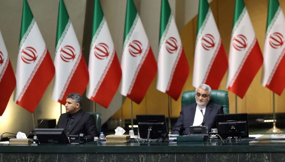İran'da yas sona erdi: Meclis göreve başladı
