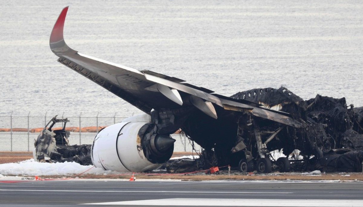 Japonya’da iki yolcu uçağı apronda çarpıştı