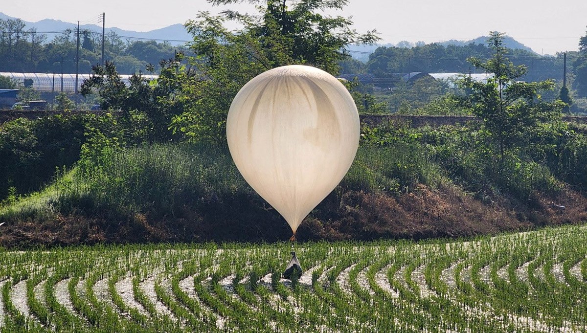 Kuzey Kore'den Güney'e çöp balonları