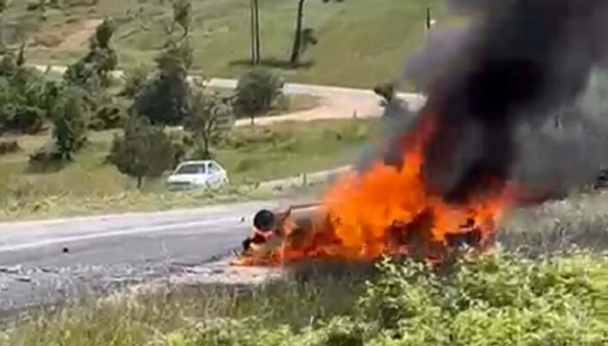 Manisa'da feci kaza: Çarpışan otomobillerden biri alev aldı