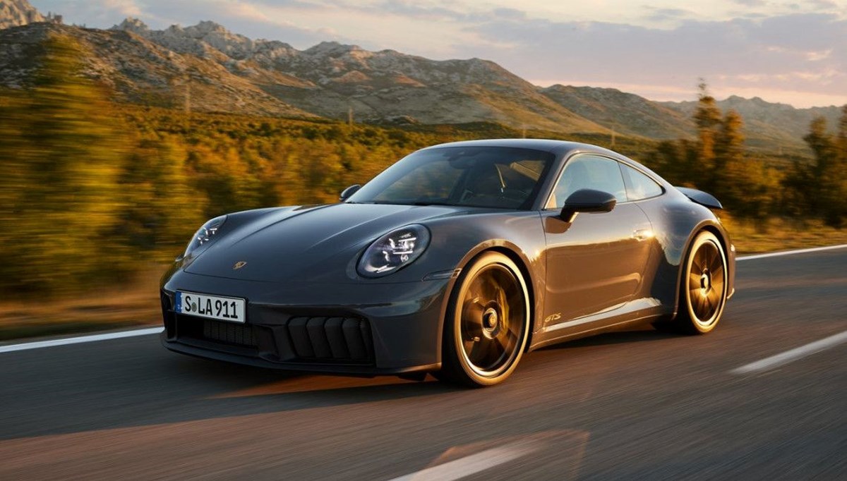 Porsche 911 makyajlandı: İlk hibrit 911