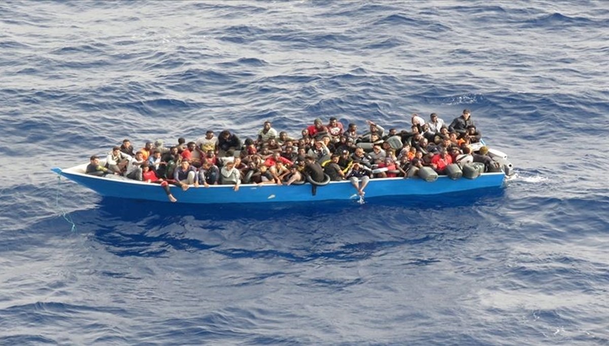 Tunus açıklarında göçmen teknesinin alabora oldu: 4 kişi kayıp