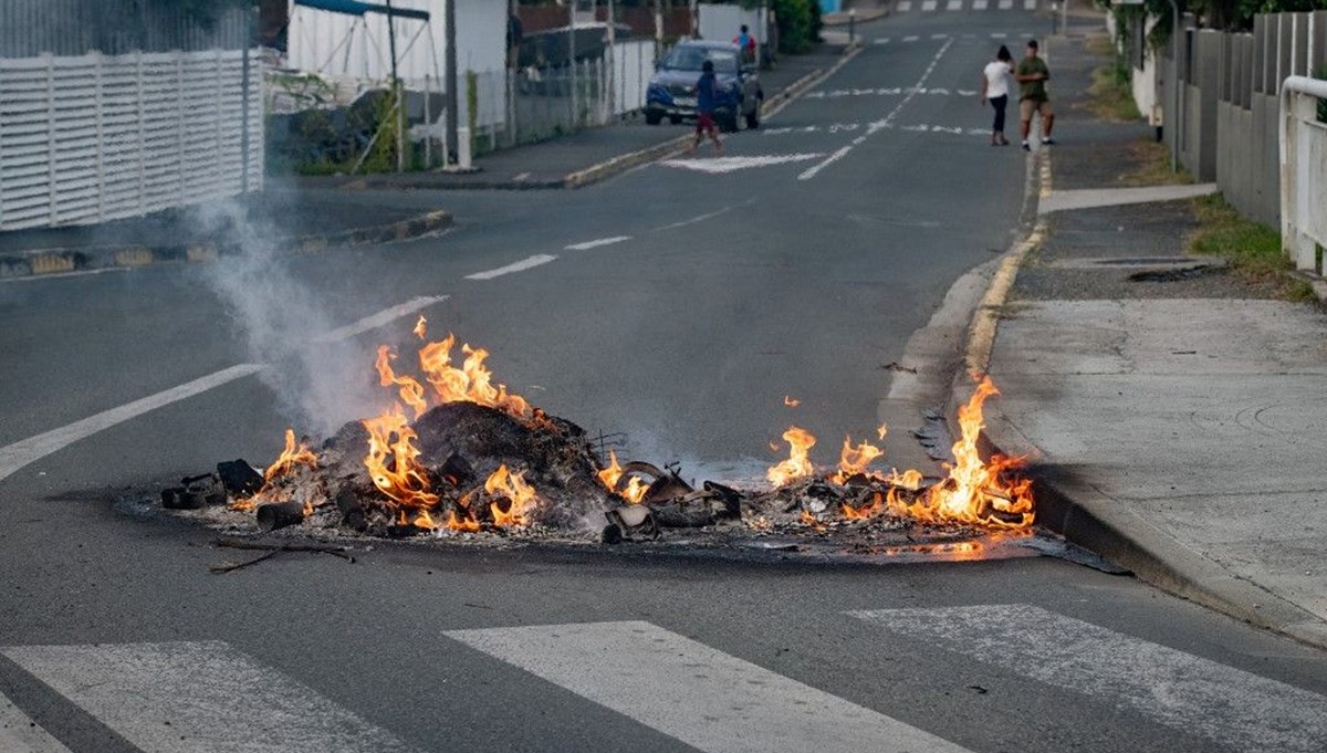 Yeni Kaledonya'da Fransa hükümetine karşı protesto: Sokağa çıkma yasağı ilan edildi