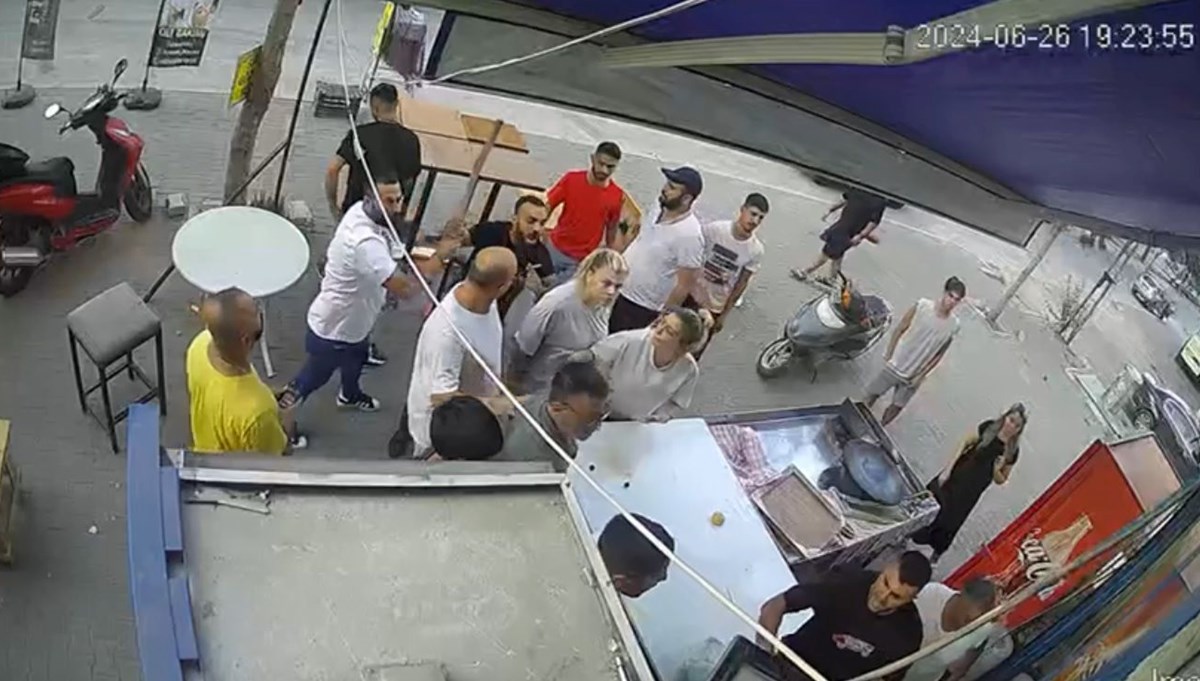 Adana'da 15 kişilik grup, bir kadının dükkanına taş ve sopalarla saldırdı