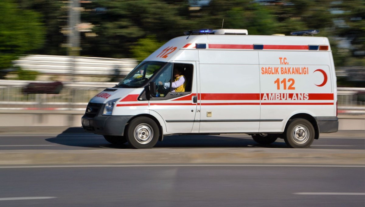 Amasya'da iki otomobil çarpıştı, 3 kişi yaralandı