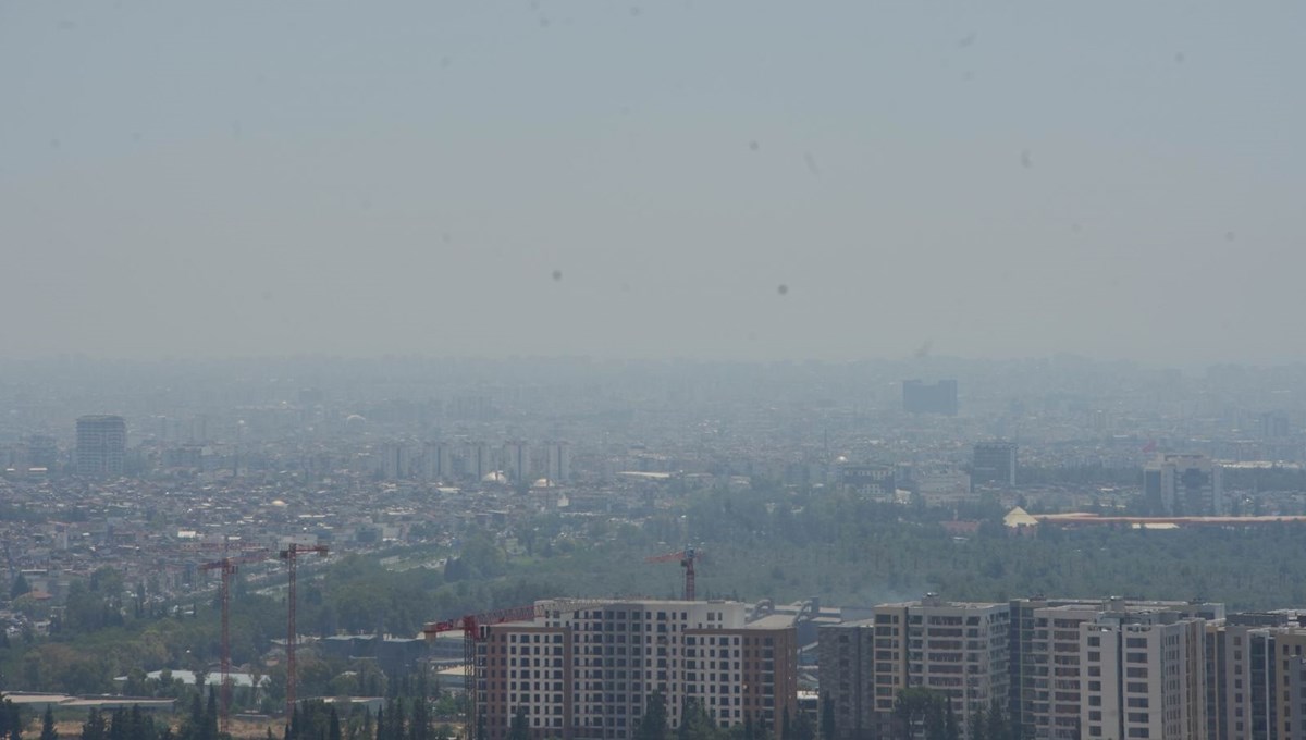 Antalya'da nem oranı yüzde 86'yı geçti: Şehrin üzerini sis bulutu kapladı