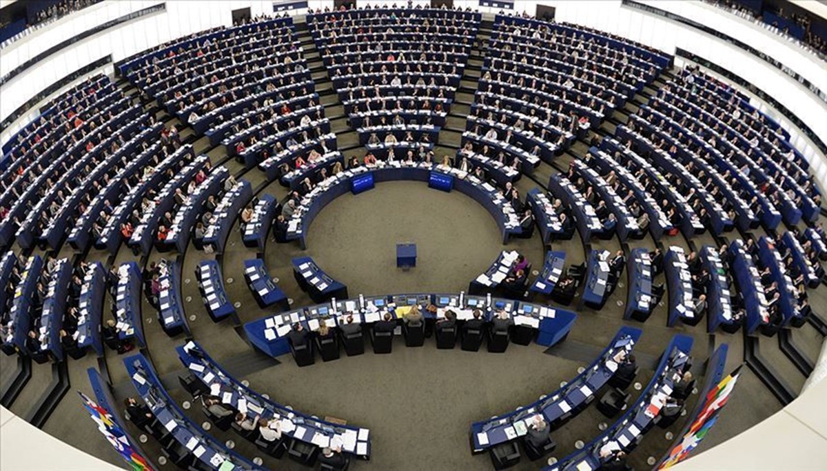 AP (Avrupa Parlamentosu) nedir, görevleri nelerdir? Mevcut AP'de kaç siyasi grup var?