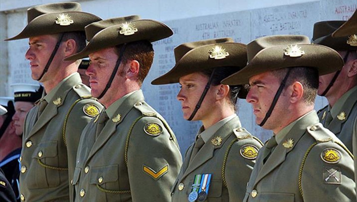 Asker sıkıntısı çeken Avustralya orduyu vatandaş olmayanlara açıyor
