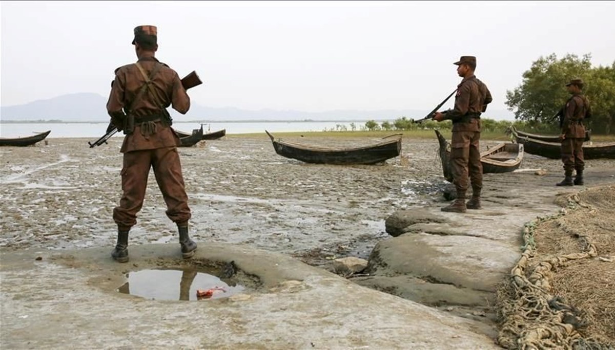 Bangladeş, ülkeye sığınan 134 Myanmarlı askeri iade etti