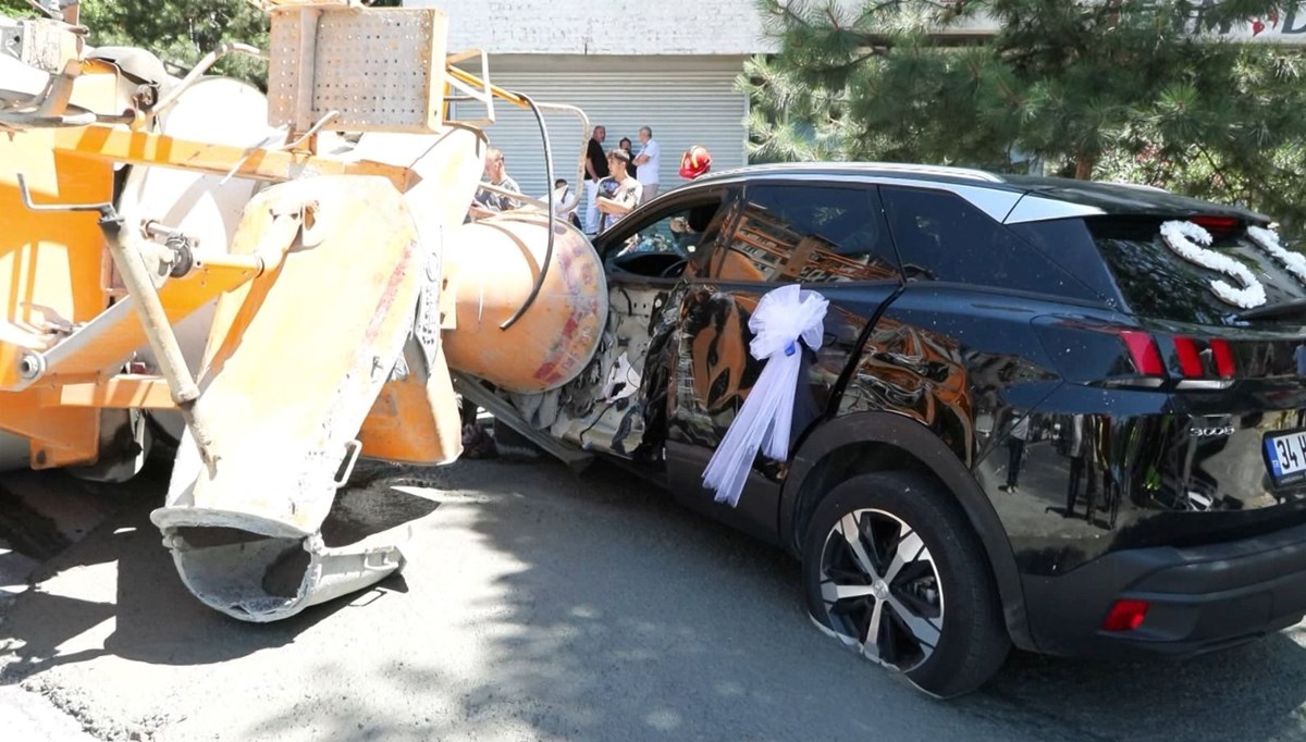 Beton mikseri gelin arabasının üzerine böyle devrildi: 1 çocuk hayatını kaybetti