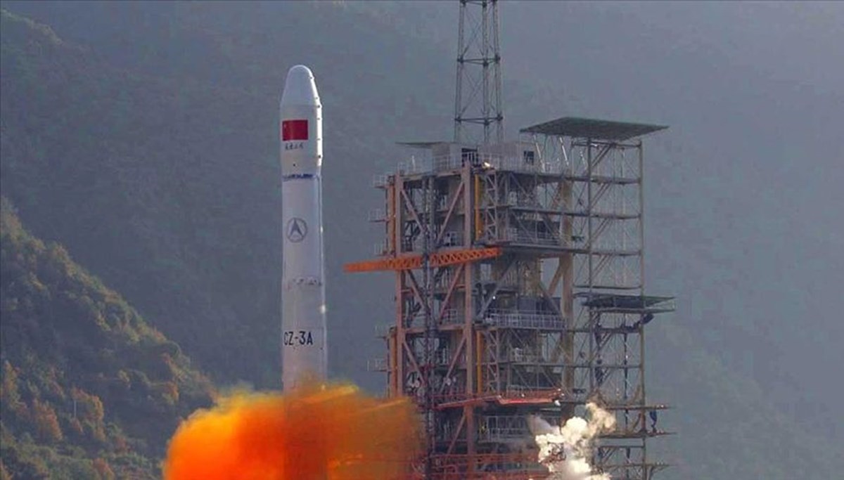Çin uzay aracı rampadan ayrıldı: Yerleşim yeri yakınlarına indi