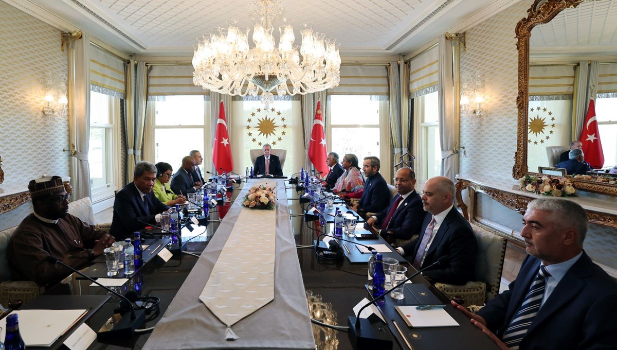 Cumhurbaşkanı Erdoğan D-8 bakanlarını kabul etti