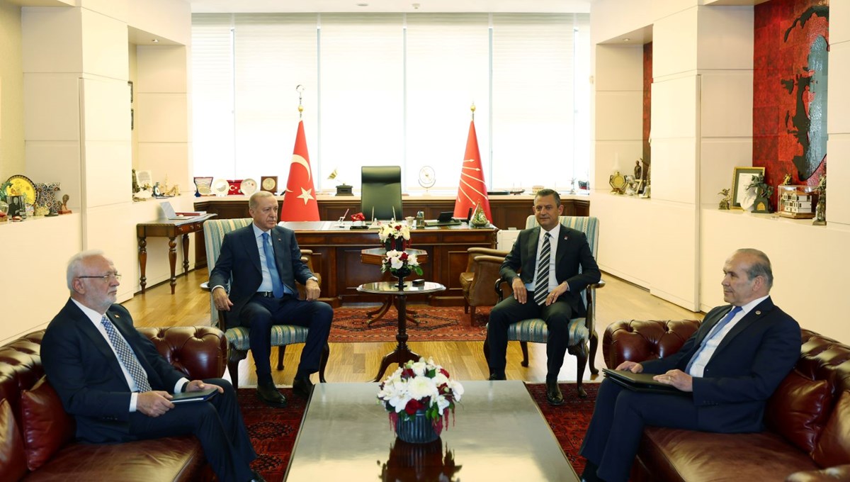 Cumhurbaşkanı Erdoğan’dan CHP’ye 18 yıl sonra ziyaret | Erdoğan ve Özel’den 1,5 saat süren görüşme