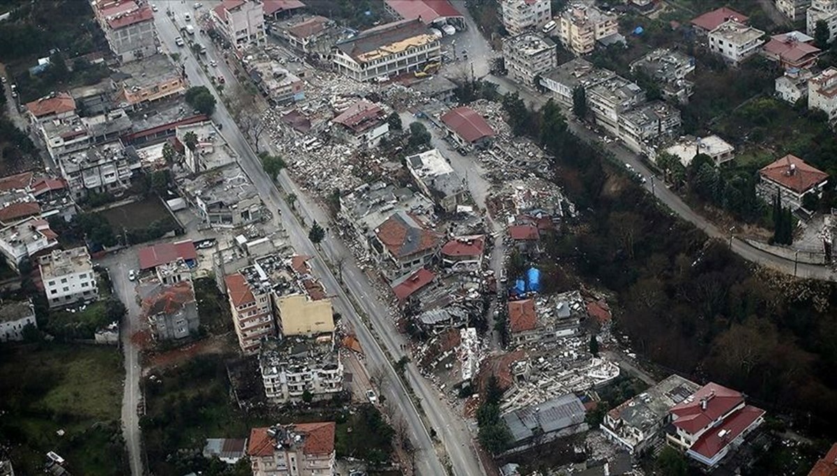 Depremin merkez üssünde ağır hasarlı binaların yüzde 90'ı yıkıldı