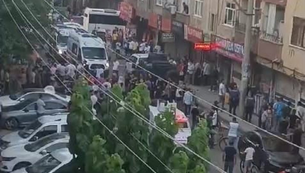 Diyarbakır'da tekmeli yumruklu kavga: Polis havaya ateş açtı