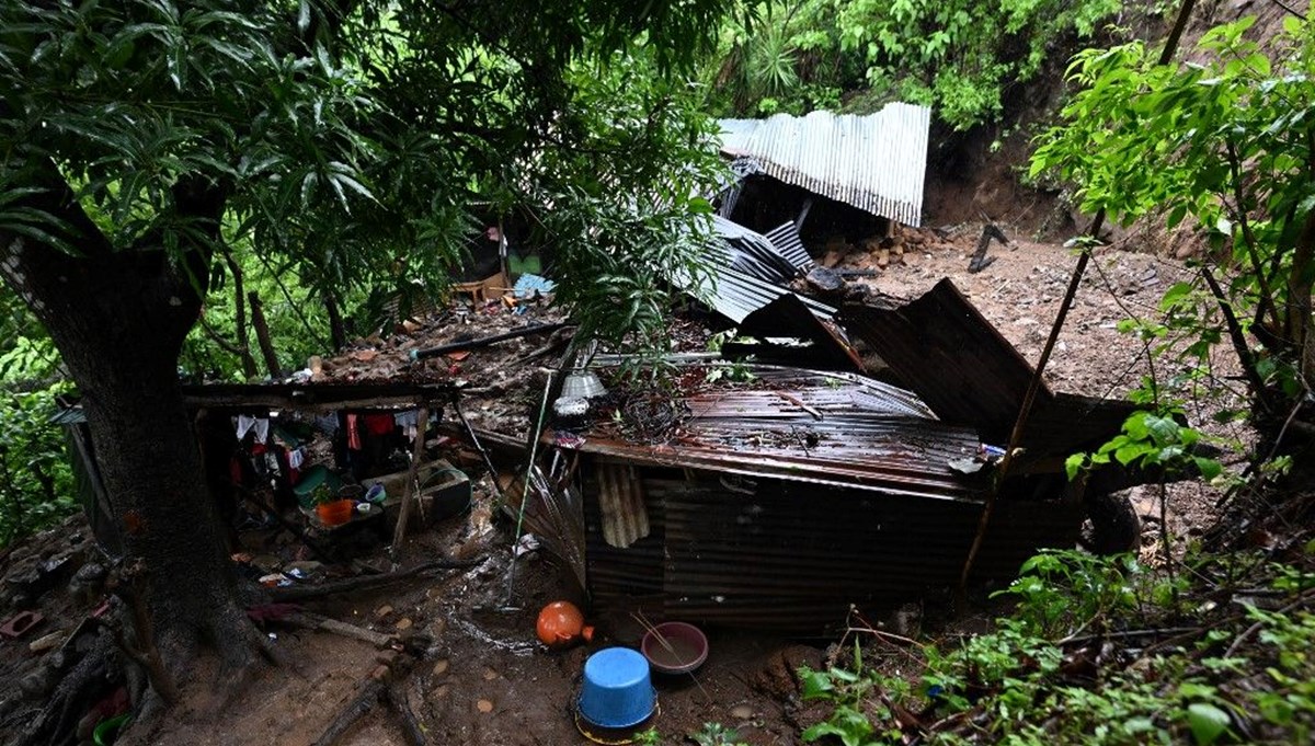 El Salvador’da sel ve toprak kayması: 11 ölü