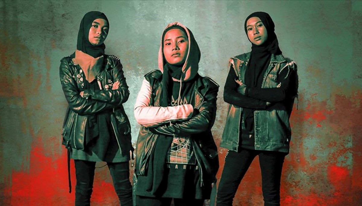 Endonezya'da tesettürlü heavy metal grubu önyargılarla mücadele ediyor
