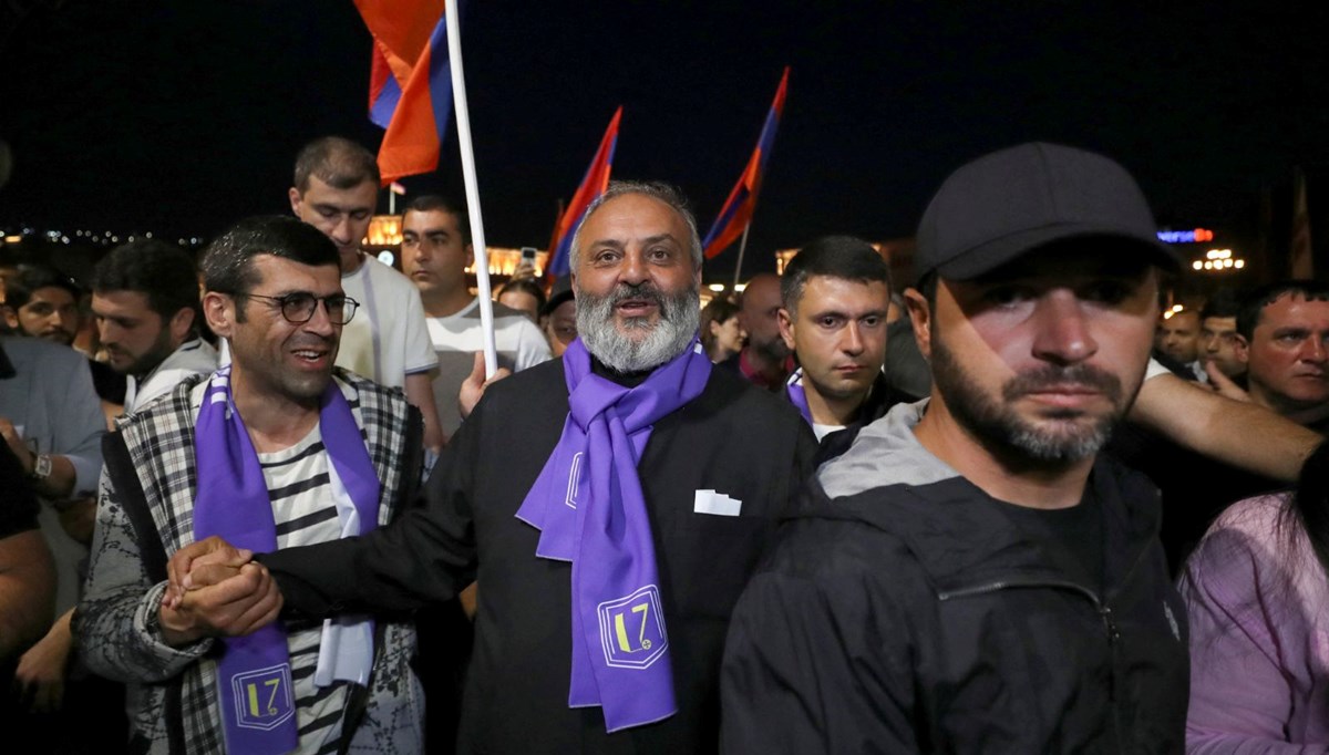 Ermenistan'da Paşinyan'ın istifası isteniyor: Başpiskopos dört günlük eylem çağrısı yaptı