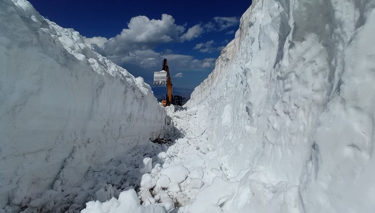 Hakkari'de haziran ayında karla mücadele