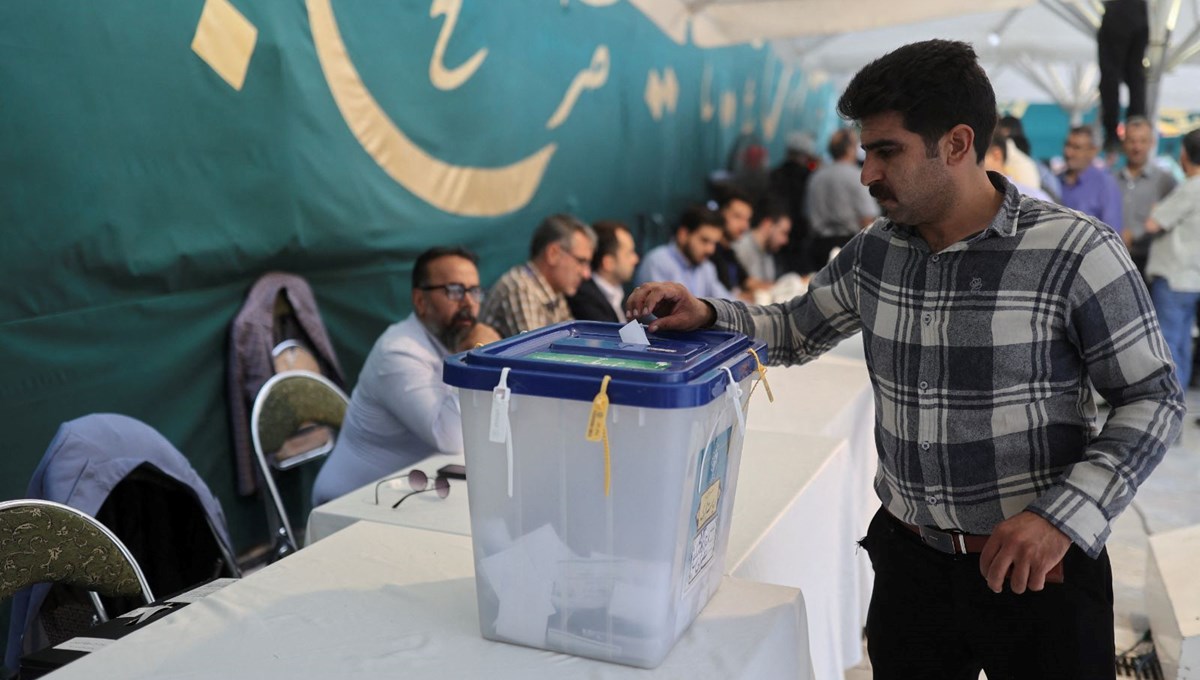 İran'da seçim | Oy sandıklarını taşıyan araca saldırı: 2 kişi öldü