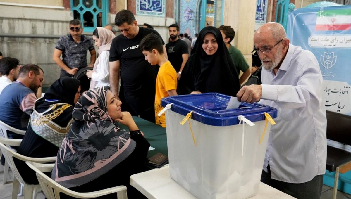 İran'da ülke tarihinin en düşük katılımlı seçimi yapıldı