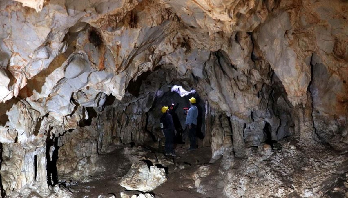 İspanya’da mağarada kayıp 2 kişi aranıyor