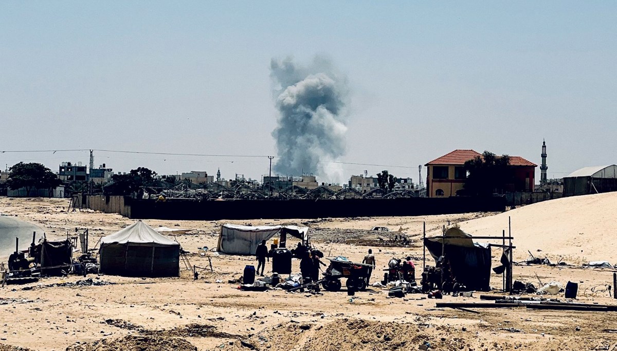 İsrail Refah'ı topçu atışlarıyla vurdu: BM'ye bağlı bir okul hedef alındı