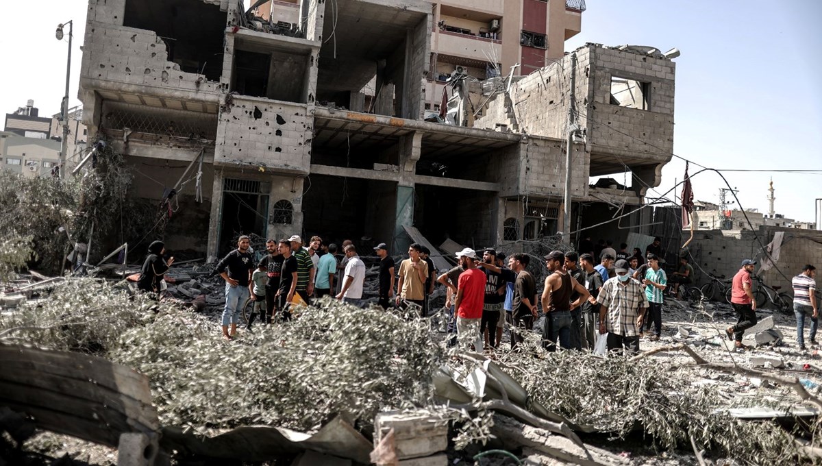 İsrail'den Gazze'de bir eve hava saldırısı: 3 Filistinli öldü