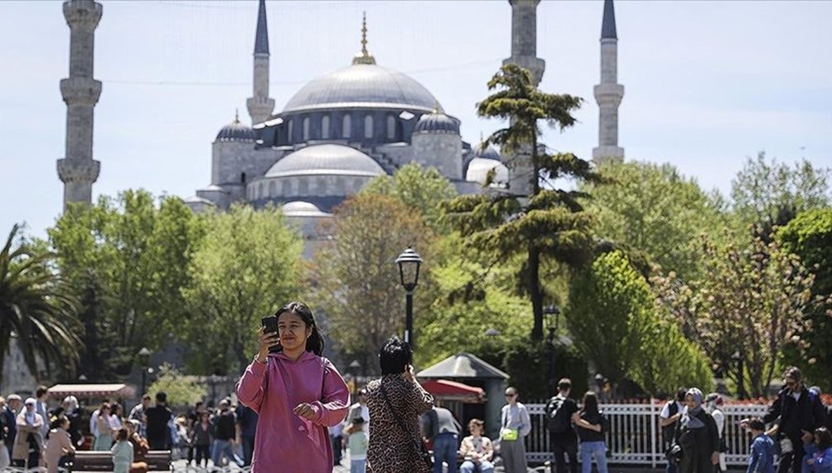 İstanbul yılın ilk 4 ayında 5,2 milyon yabancı turist ağırladı