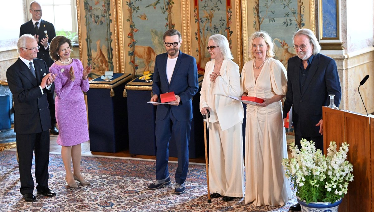 İsveçli pop müzik grubu ABBA'nın üyelerine şövalyelik ünvanı verildi