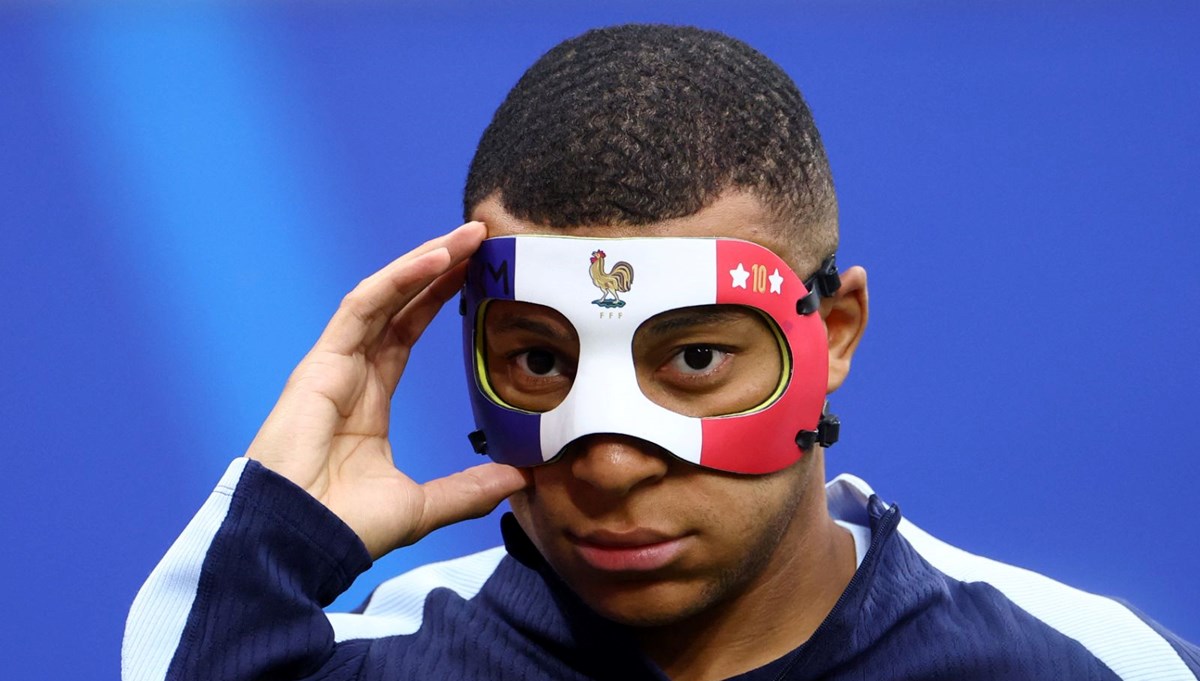 Kylian Mbappe'nin özel maskesine Fransa bayrağı engeli