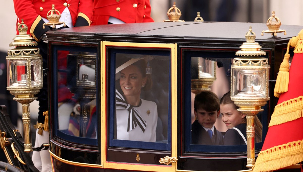 Prenses Kate aylar sonra geri döndü: Trooping the Colour resmi töreni başladı